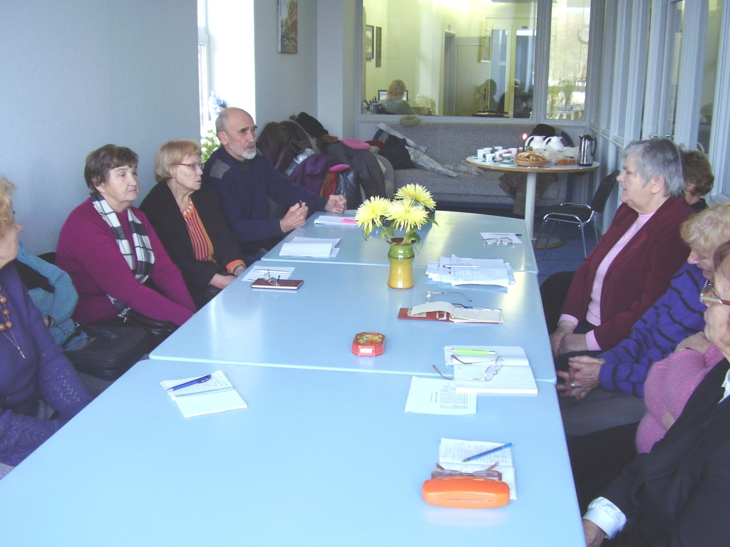 Latvijas Pensionāru federācijas Bauskas nodaļas valde savu ikmēneša tikšanos 26. novembrī aizvadīja laikraksta «Bauskas Dzīve» redakcijā. 
Autors: Inga Muižniece