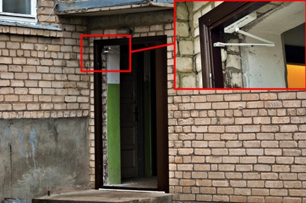 Dārza ielas 13. mājas durvju nozagšana notikusi tik klusi, ka neviens to nav pamanījis. 
Autors: Uldis Varnevičs