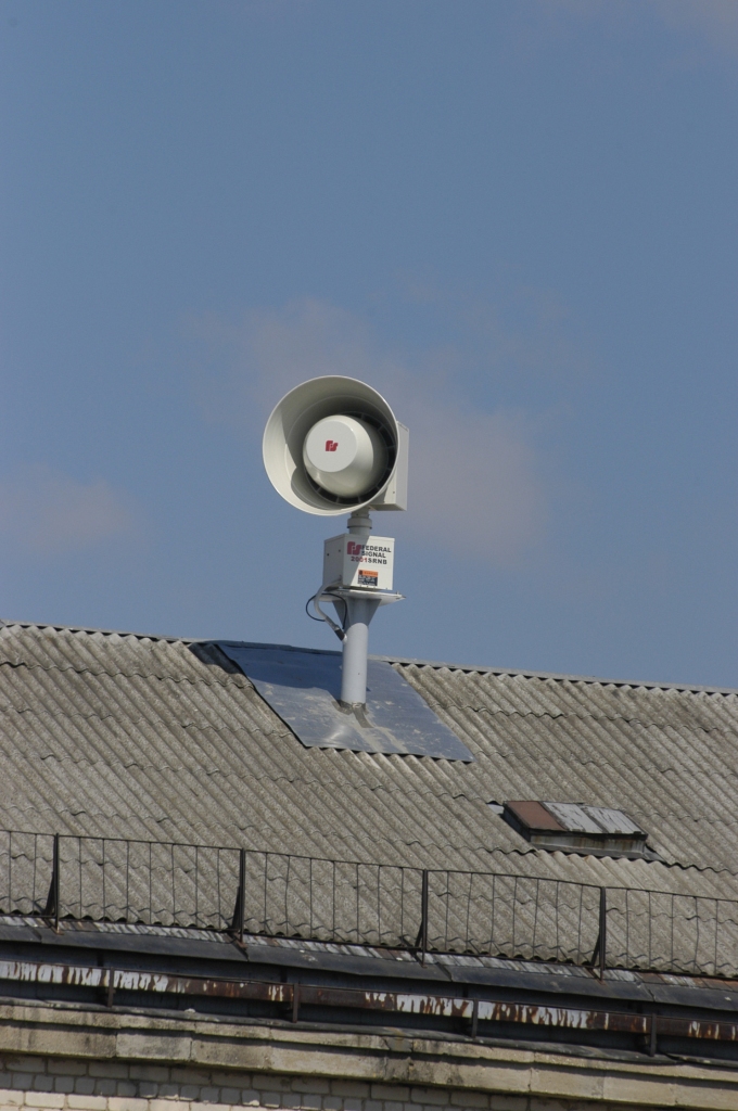 Trauksmes sirēnas iekārtas izvietotas uz Bauskas 2. vidusskolas ēkas jumta.
Autors: No «Bauskas Dzīves» arhīva.