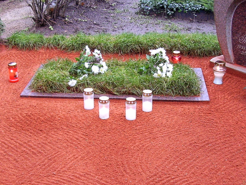 Mūžības svētdienā jeb mirušo piemiņas dienā apstājamies pie jautājuma par nāvi un mūžīgo dzīvošanu.
Autors: Inga Muižniece