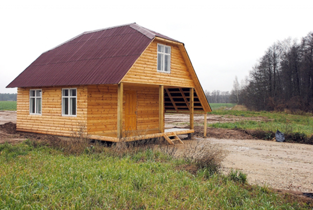 Ceraukstes pagastā pie Bangu dīķa turpinās makšķernieku atpūtas namiņa celtniecība.
Autors: Ivars Bogdanovs