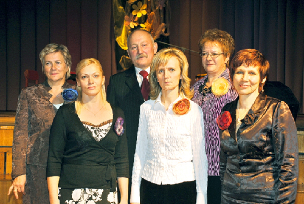 Bauskas novada pedagogi, titula «Gada skolotājs» ieguvēji: Aiva Skaldere (pirmajā rindā no kreisās), Indra Dulbe, Inita Idere-Bankava,  Inta Banka (otrajā rindā no kreisās), Vladimirs Iļjins, Daiga Kirilko.
Autors: Ivars Bogdanovs