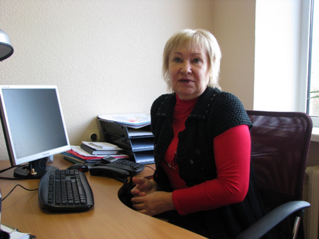 Bauskas novada Bāriņtiesas priekšsēdētāja Anda Smiltiņa-Plūdone šajā jomā darbojas jau 14 gadu. 
Autors: Vilnis Auzāns