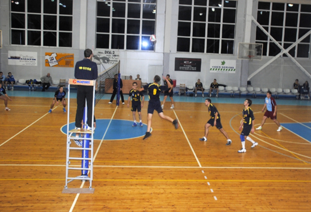 Pats cīņas sākums bija cerīgs, un mājinieki izvirzījās vadībā, taču viesi ar to nesamierinājās un panāca lūzumu savā labā.
Autors: Ivars Bogdanovs