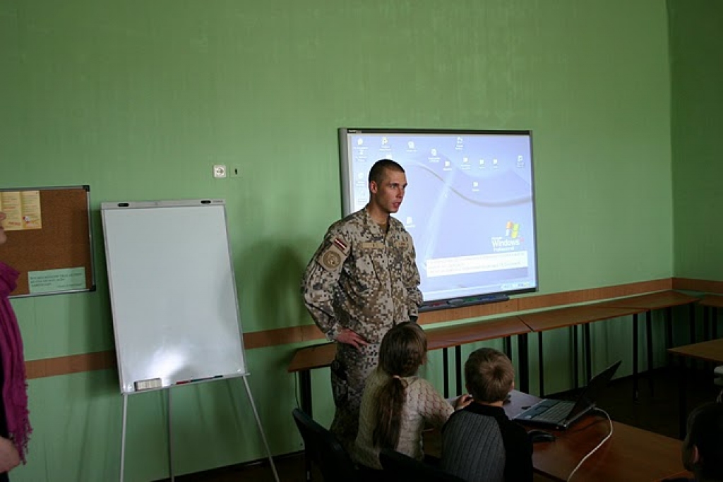 NBS dižkareivis Toms Lepsis pagājušajā gadā jau ticies ar audzēkņiem Skaistkalnes vidusskolā.
Autors: no LATO arhīva.