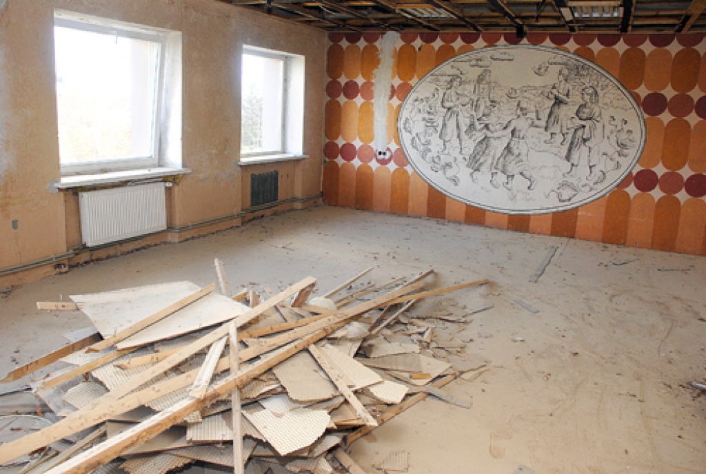 Īslīces kultūras nama trešajā stāvā notiek sagatavošanās telpu labiekārtošanai. 
Autors: Ivars Bogdanovs