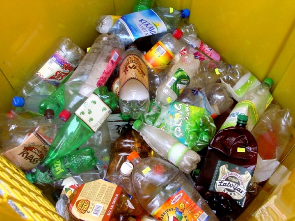 Plastmasas atkritumi ir otrreiz izmantojami, kā varat lasīt - pat putekļsūcēja ražošanā.
Autors: no www.aluksne.lv