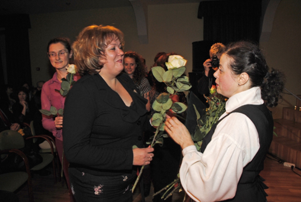 Fanfarām skanot, 17. novembrī Iecavas kultūras namā tika sumināti novada Gada cilvēki. Šo goda titulu šogad saņēma trīs iecavnieki: treneris un sporta skolotājs Voldemārs Pārums, pirmsskolas izglītības iestādes «Dartija» vadītājas...
Autors: Ivars Bogdanovs