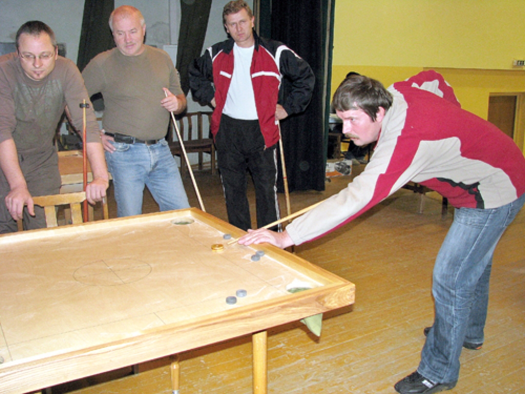 Mežotnieks Jānis Greijers koncentrējas izšķirošajam sitienam.