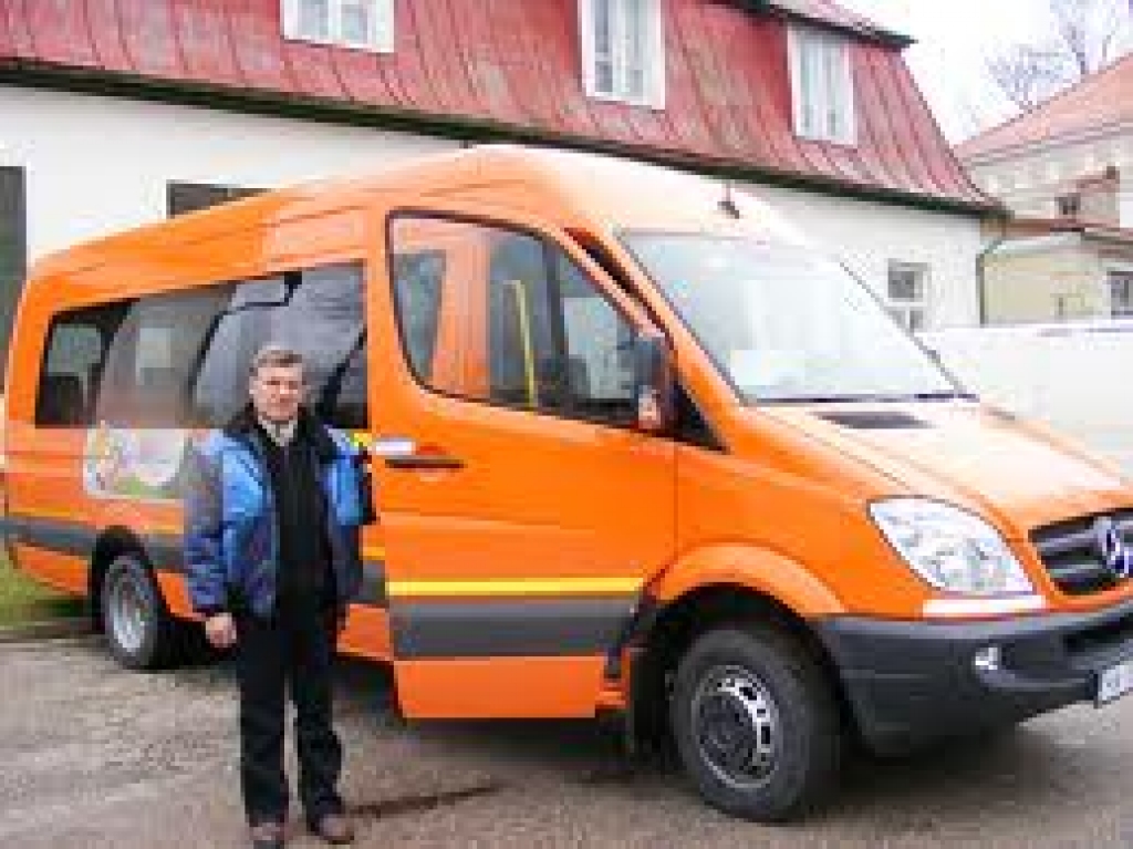 Šādi varētu izskatīties SIA «Domenikss» piedāvātie autobusi «Mercedes Benz Sprinter-516 CDI» skolēnu pārvadāšanai Iecavas novadā.
Autors: no www.malienaszinas.lv