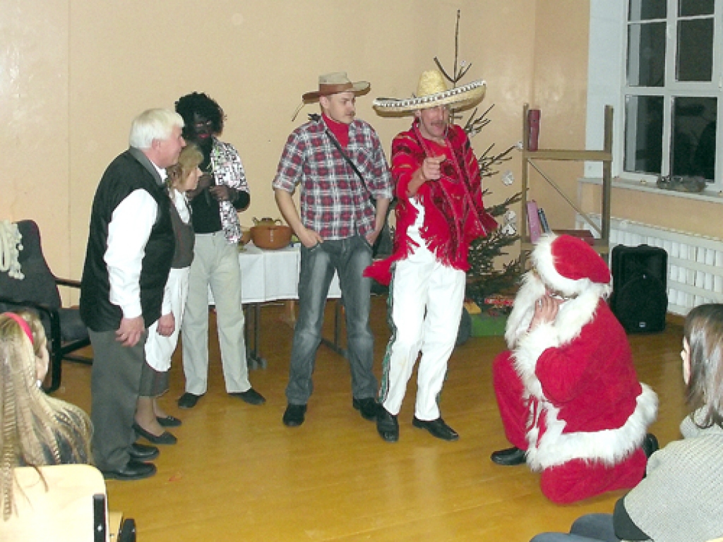 Aizrautīgais tēlojums un skaistās dziesmas sajūsmināja skatītājus un radīja īpašu noskaņu.  