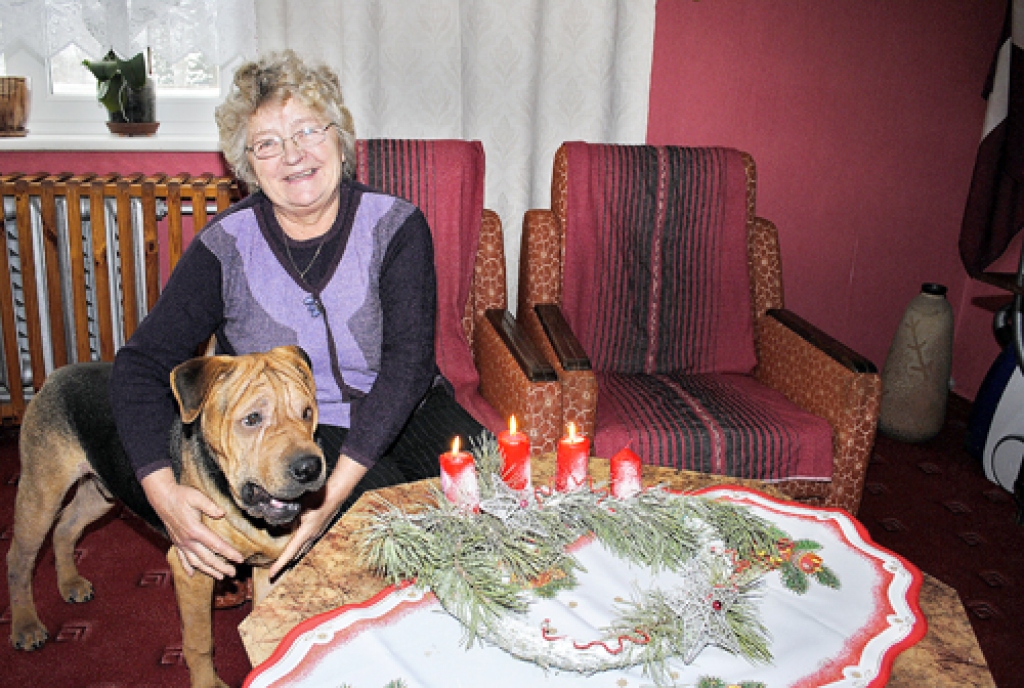 Codietei Lailai Strazdiņai pelēcīgās ziemas dienas paiet ātrāk, ja pie sāniem ir delverīgais suņuks Maksis. 