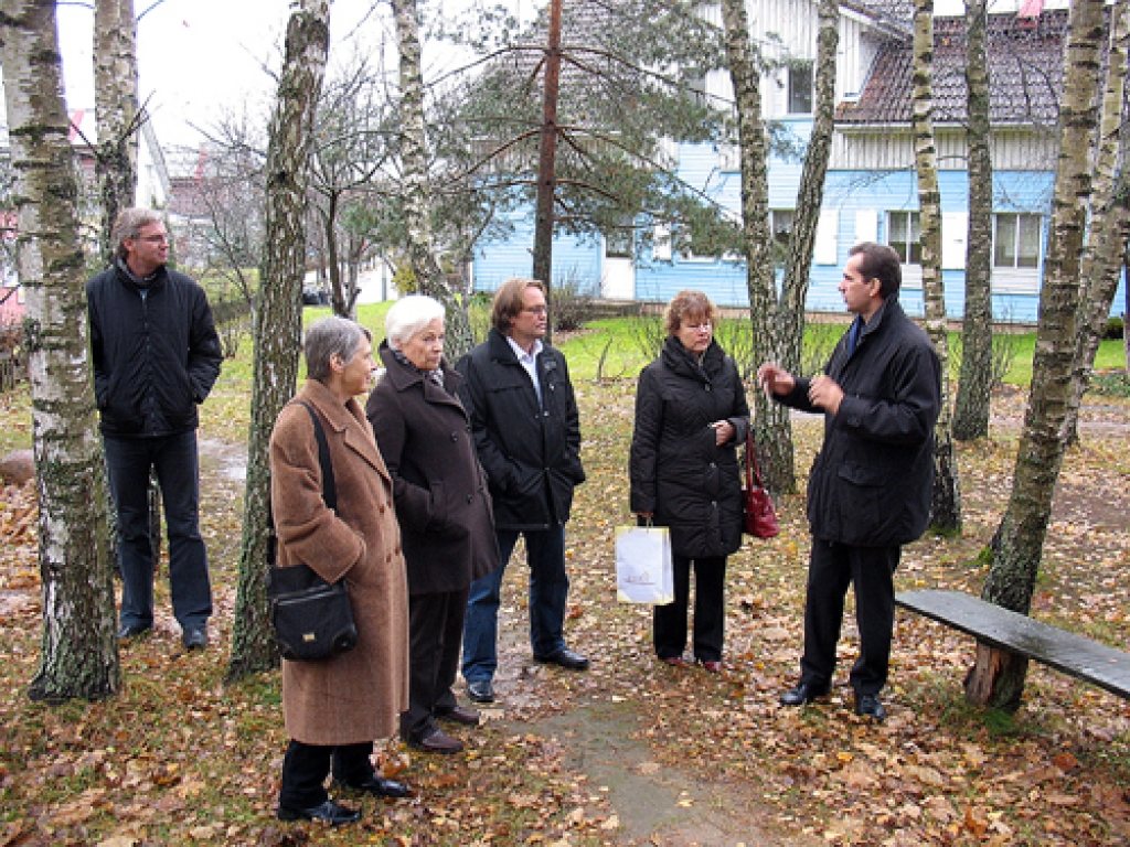 Latvijas SOS Bērnu ciematu asociācijas padome (attēlā) iepazīstas ar SOS bērnu ciematu Viļņā. Lietuvā ir vienošanās, ka ar nākamo gadu SOS bērnu ciemata bērnudārzu pārņems pašvaldība. 