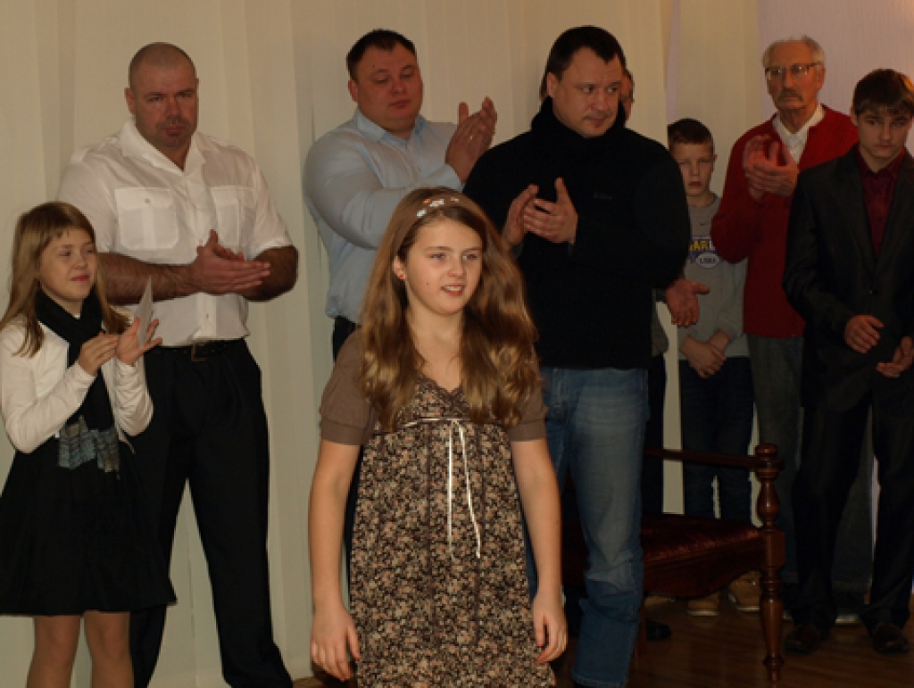 Starp labākajiem sportistiem arī Arta Lauberga-Laukenberga – novada sporta talismana sunīša Darta autore, aiz viņas pauerliftinga pārstāvji, kas balvas šogad saņem pirmo reizi, kā arī Ojārs Pārums – Iecavas sporta veterāns un izturības leģenda.
Autors: iecava.lv