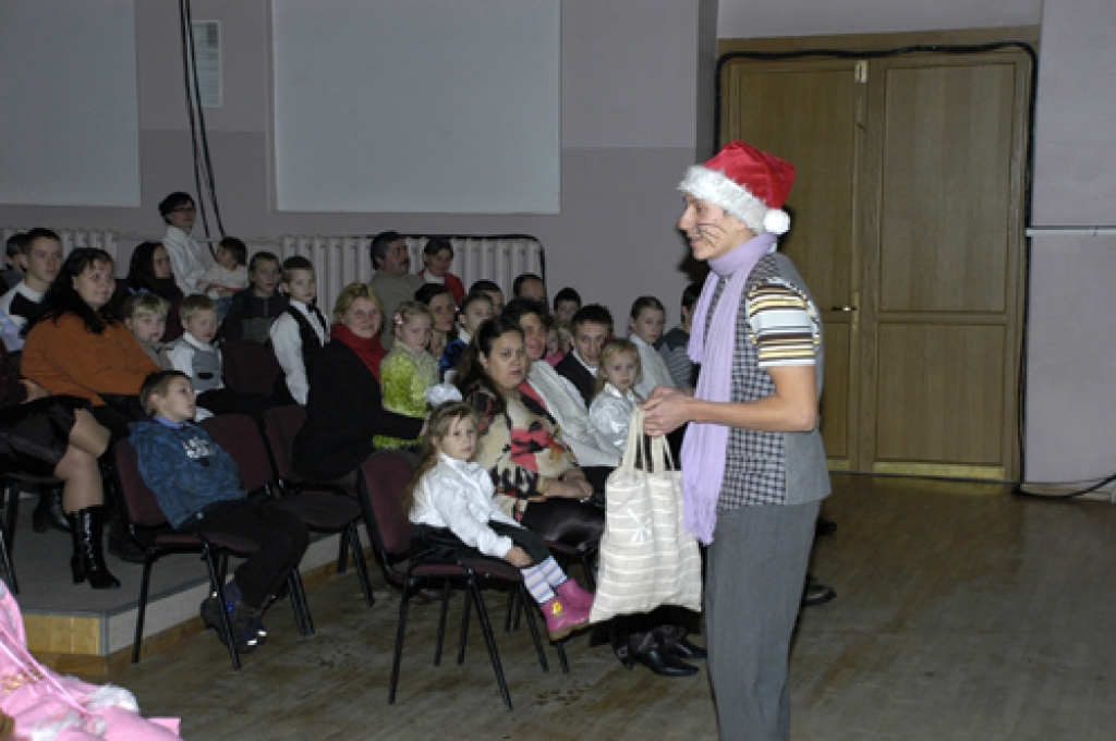 Pilsētas Tautas namā 22. decembrī notika Bauskas novada sociālā dienesta organizēts Ziemassvētku sarīkojums «Eņģeļa pieskāriens». 
Autors: Ivars Bogdanovs