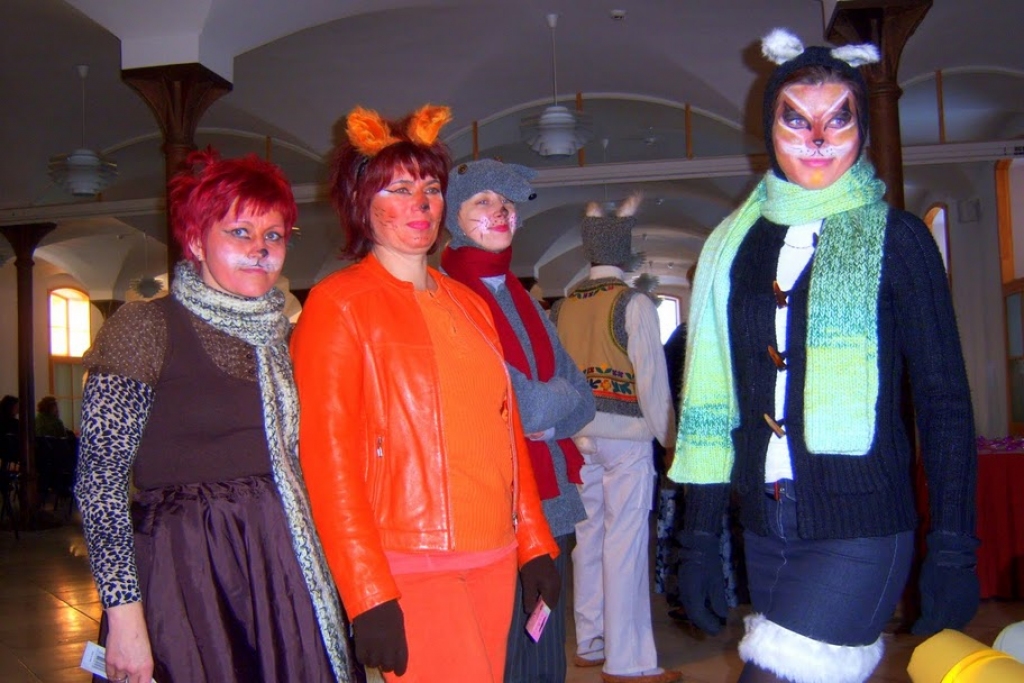 Jaunmoku pilī Ziemassvētku labdarības sarīkojuma noskaņā lieliski iederējās arī Mežotnes pagasta amatierkopas priekšnesumi. 
Autors: no albuma