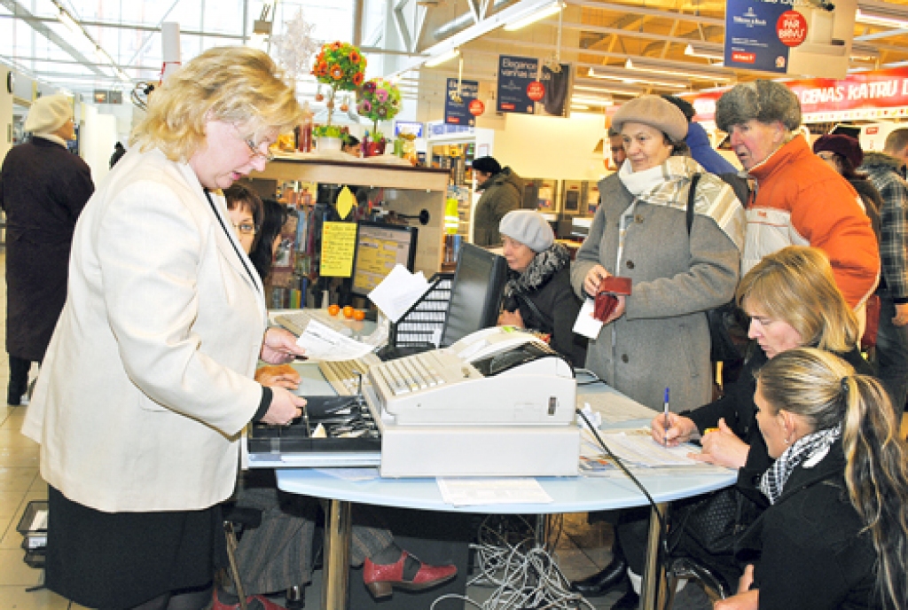 Abonēšanas stendā apmeklētājus apkalpo «Bauskas Dzīves» administratore Daiga Ļotova.
Autors: Juris Iļņickis