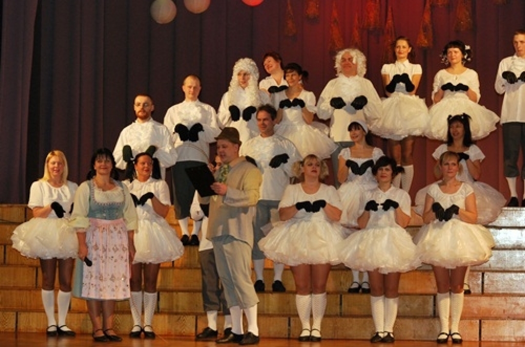 Īslīces pagasta iedzīvotāji konkursa «Sakoptākā dzīves telpa 2010» noslēguma sarīkojumā 29. janvārī Īslīces kultūras namā saņēma 24 nominācijas un balvas. 

- Nomināciju ieguvēji konkursā «Sakoptākā dzīves telpa 2010»:
par strauju izaugsmi...
Autors: Uldis Varnevičs