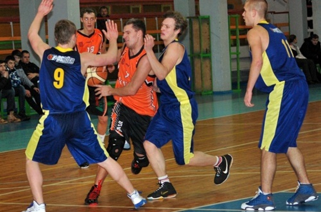 Latvijas amatieru basketbola līgas mājas spēlē BK «Kvēle» sporta namā «Mēmele» 25. janvārī pārspēja ar rezultātu 87:77 turnīra pastarīti «Rīga/Pārdaugava». 
Autors: Uldis Varnevičs
