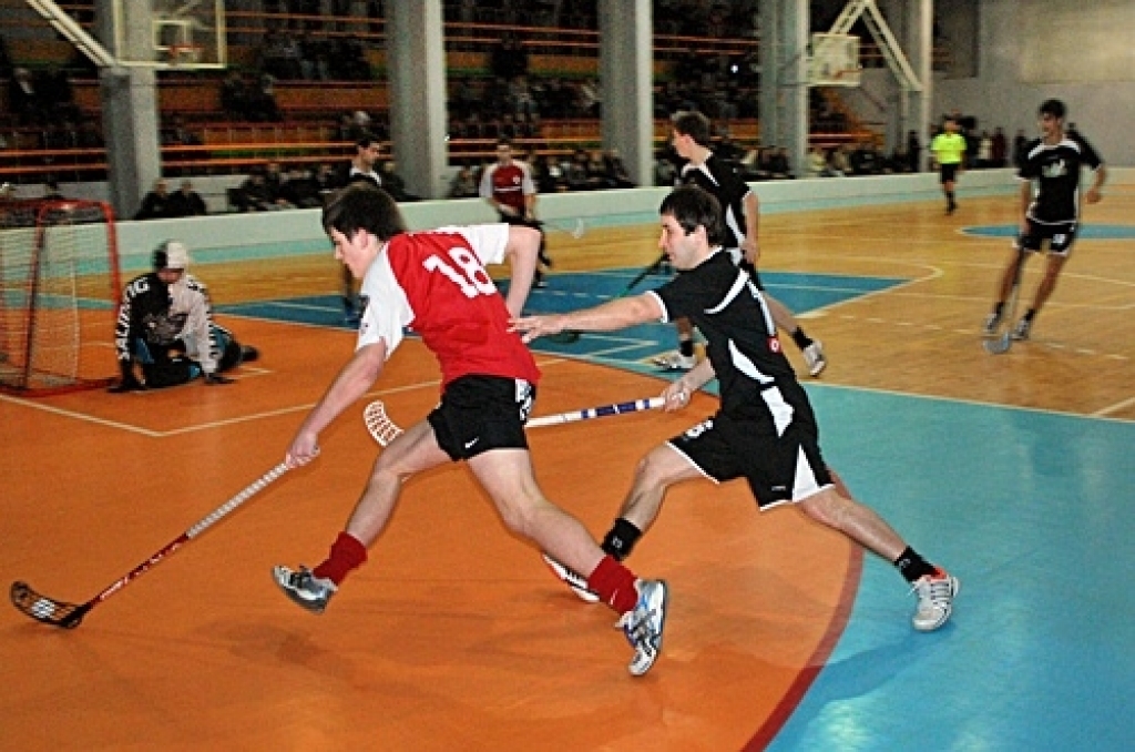 Florbola klubs (FK) «Bauska» 8. janvāra spēlē Bauskā, sporta namā «Mēmele», piekāpās viesu komandai no Talsiem «Talsi/Triobet» ar rezultātu 6:9.
Ar gūtiem vārtiem un rezultatīvām piespēlēm atzīmējami Ģirts Laugalis (1 vārti, 2 piespēles),...
Autors: Uldis Varnevičs