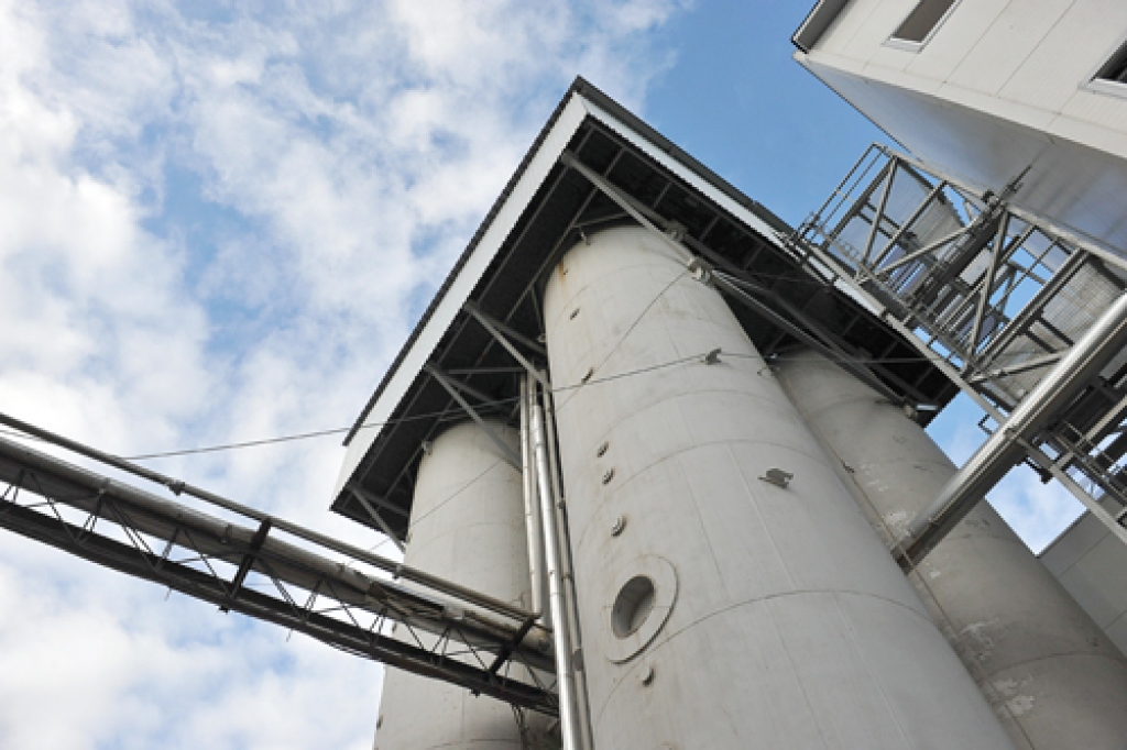 Iecavas bioetanola ražošanas rūpnīcā pagājušajā gadā pārstrādāja aptuveni 60 tūkstošus tonnu kviešu, ko piegādāja vietējie zemnieki, kā arī lauksaimnieki no citiem novadiem.