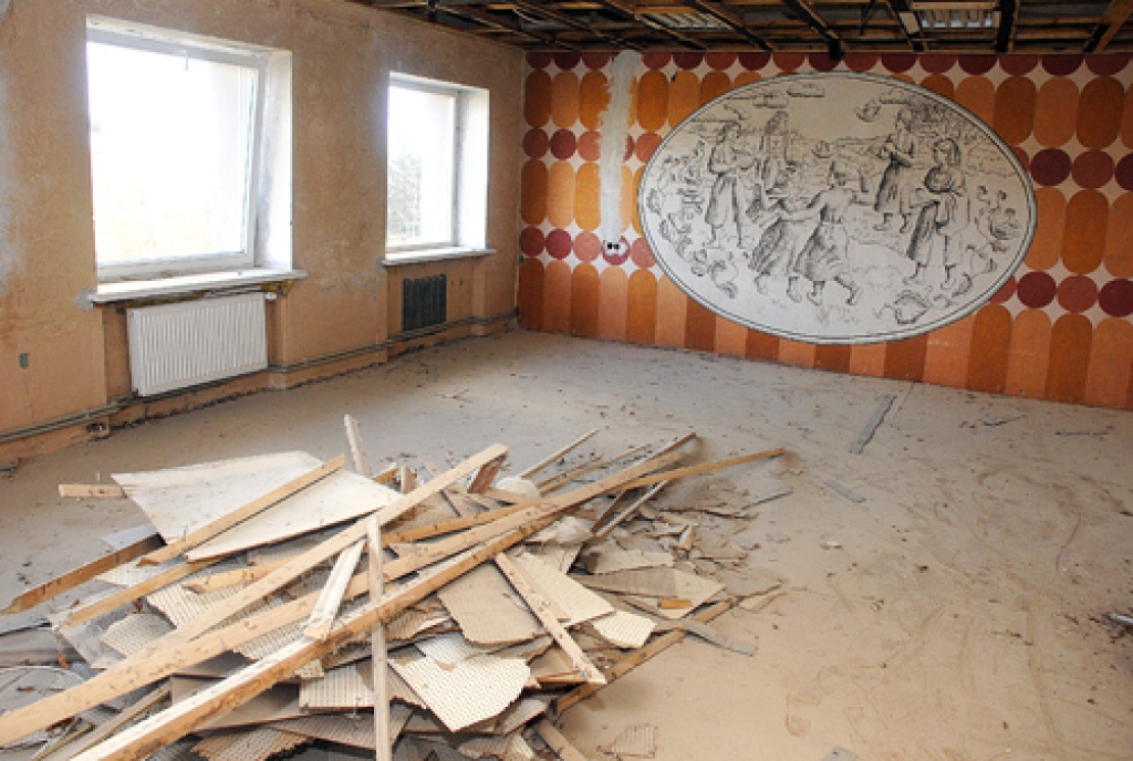 Īslīces kultūras namā veikta gan fasādes, gan telpu rekonstrukcija. 