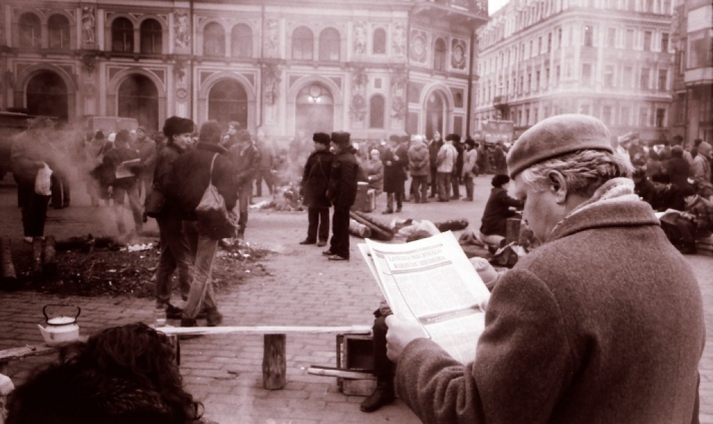 Barikāžu dalībnieki Doma laukumā, 1991. gada janvāris.