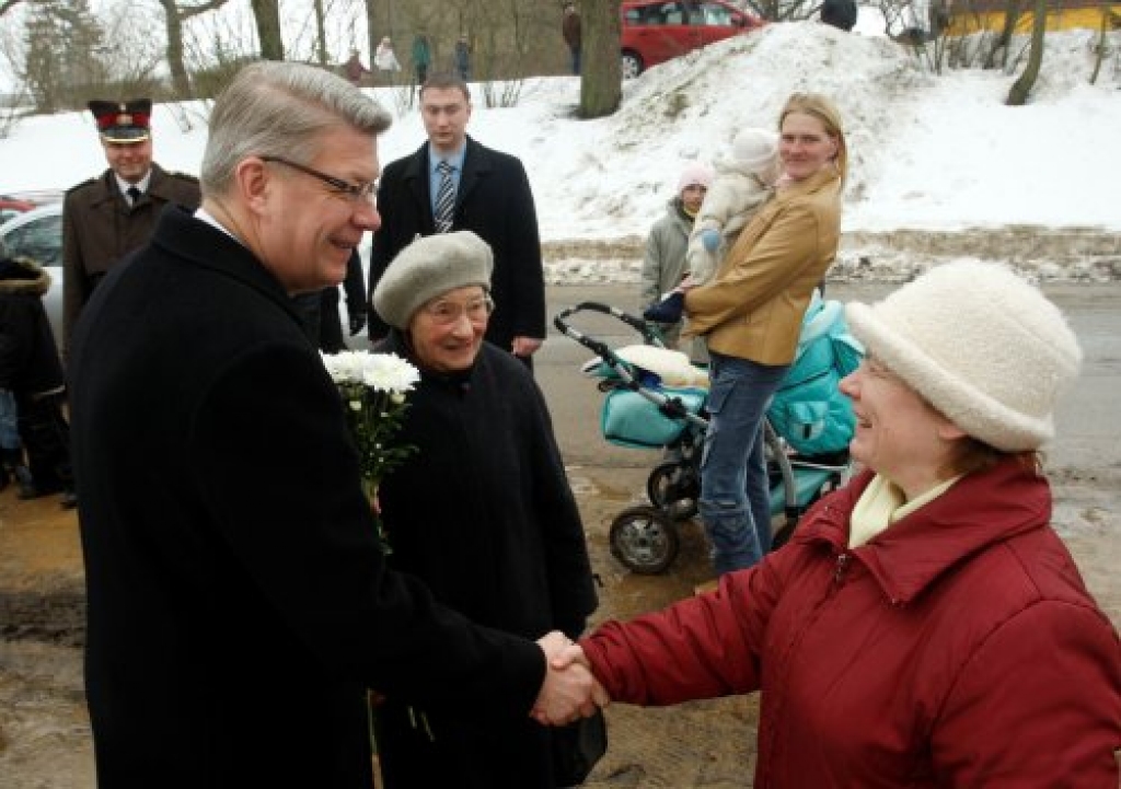 Pērn Valsts prezidents Valdis Zatlers viesojās Bauskā.
Autors: No laikraksta «Bauskas Dzīve» arhīva.