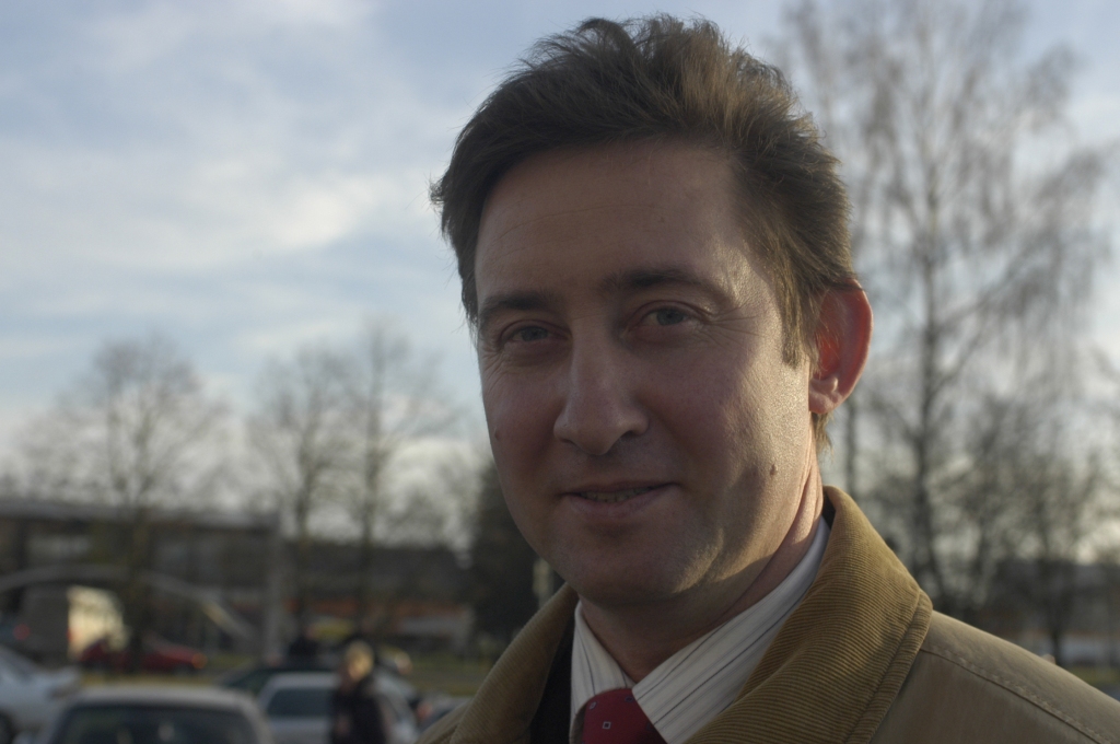 Pašreizējam Bauskas 1. vidusskolas direktoram Raimondam Žabovam uzdots veikt nepieciešamos mācību iestādes reorganizācijas priekšdarbus
Autors: No laikraksta «Bauskas Dzīve» arhīva.