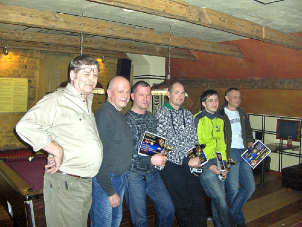 Bauskas labākie biljarda spēlētāji: Jānis Krūmiņš (no kreisās), Ilgvars Štrauss, Sergejs Štrauss, Gitis Baļčūns, Herberts Mucenieks un Edmunds Šubrovskis. 
Autors: J. Trubačs-Boginskis