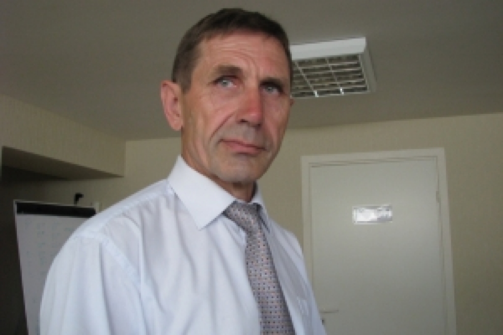 Rihards Melgailis, Vecumnieku novada domes priekšsēdētājs, negrasās nevienu atstādināt no amata bez pamatojuma.
Autors: no 