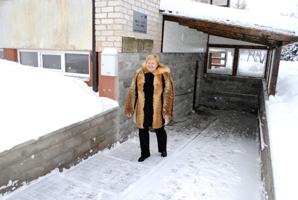 Leontīna Grīnberga pie Iniciatīvu un aktivitāšu centra Vecumniekos.
Autors: Juris Iļņickis