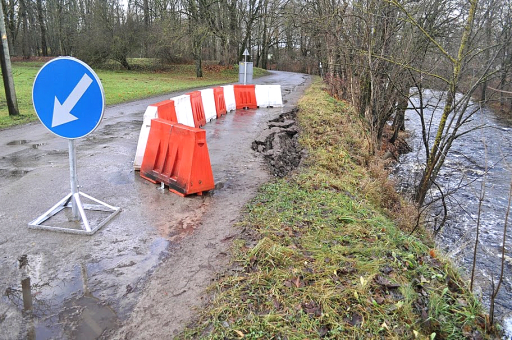 Jau vēstīts, ka krasta nobrukums parādījās rudenī.
Autors: no «Bauskas Dzīves» arhīva
