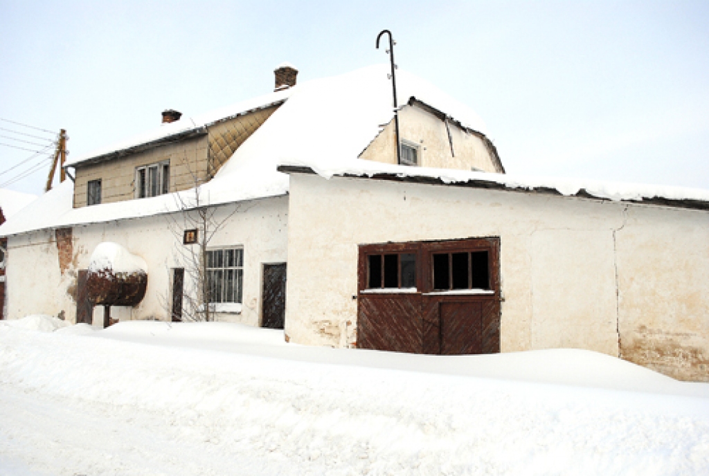 Vecā piena savākšanas punkta ēka Pilsrundālē, par kuru tagad jātiesājas.
Autors: no «Bauskas Dzīves» arhīva