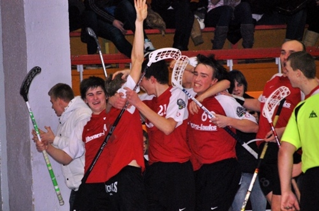 FK «Bauska» priecājas par pagarinājumā gūtajiem vārtiem. 
Autors: Uldis Varnevičs