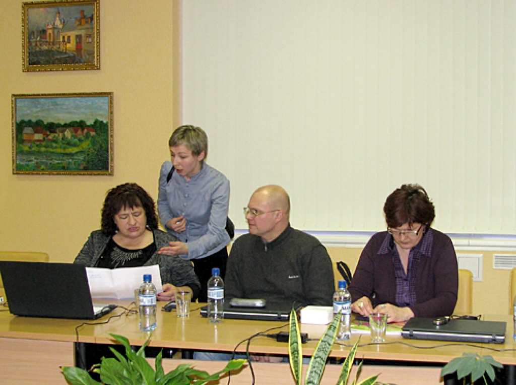 Bauskas tūrisma un informācijas centra direktore Inese Turkupole-Zilpure savas iestādes pastāvēšanai meklē aizstāvību pie deputātiem Rudītes Čakānes, Jura Landorfa un Ineses Dombrovskas.
Autors: Vilnis Auzāns