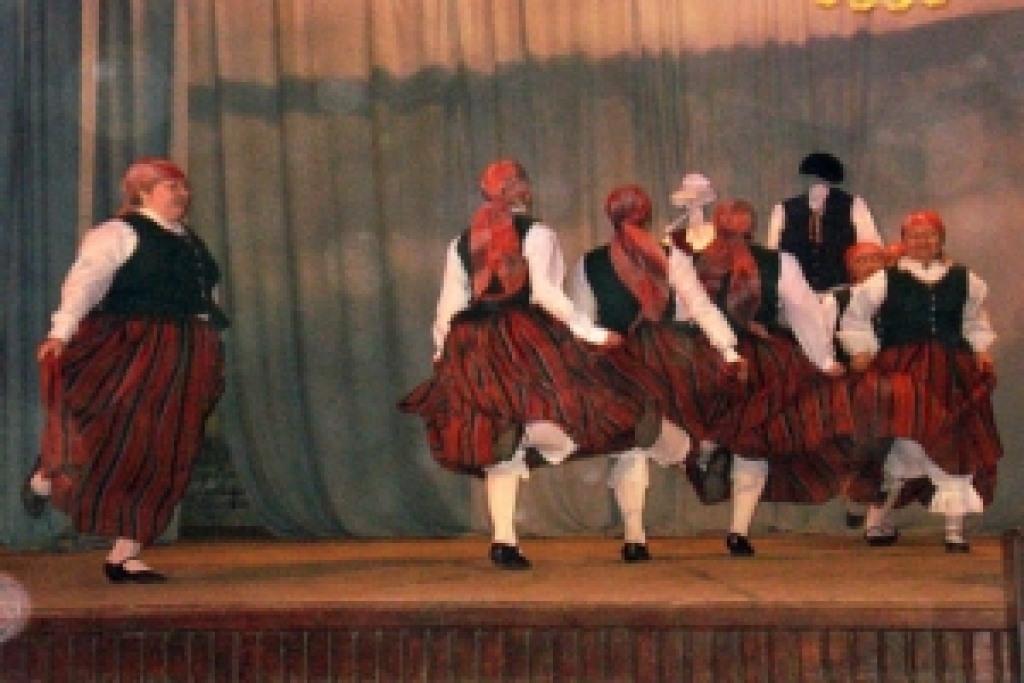 Priekšnesumus vakaram gatavo «Ir varianti».
Autors: No «Bauskas Dzīves» arhīva.