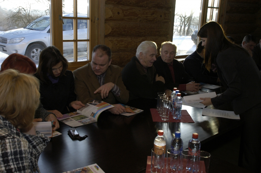 Pirmais Rundāles novada uzņēmēju forums notika 2010. gada 22. janvārī Jāņa Kļaviņa viesu mājā «Krastiņi».
Autors: No laikraksta «Bauskas Dzīve» arhīva.