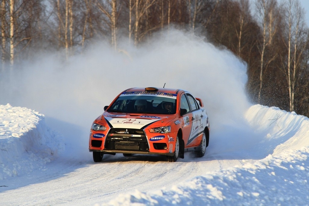 Andis Neikšāns kopā ar stūrmani Pēteri Dzirkalu «Sarmas» trasē.
Autors: no LMT rallija komandas arhīva.