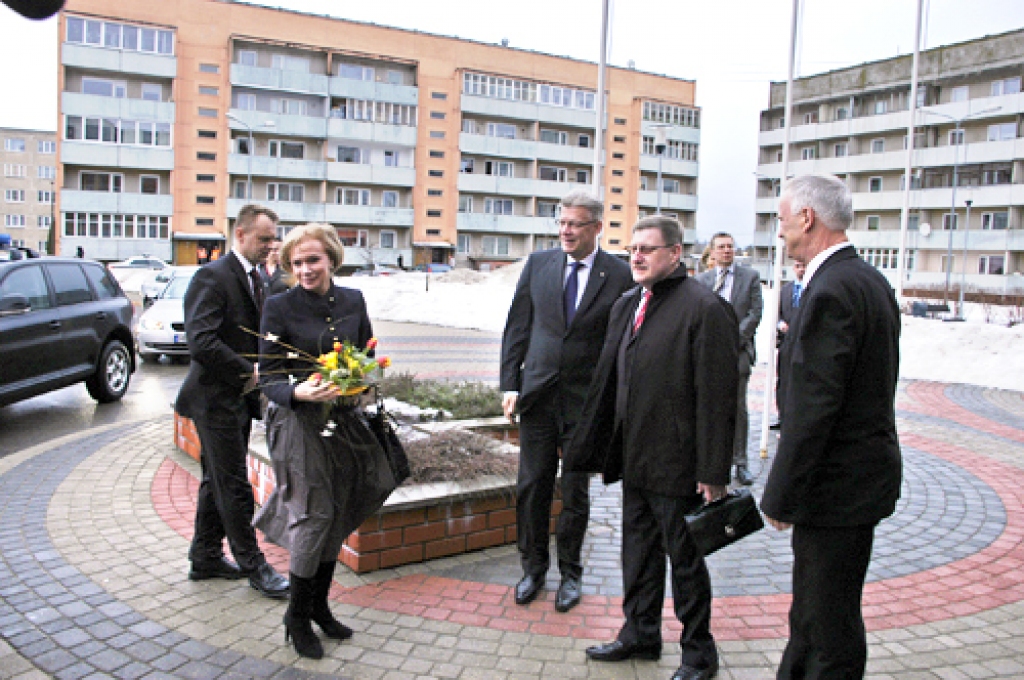 Iecavas novada domes vadība 8. februāra pēcpusdienā sagaida Latvijas Valsts prezidentu Valdi Zatleru un viņa kundzi Lilitu Zatleri.
Autors: Ivars Bogdanovs