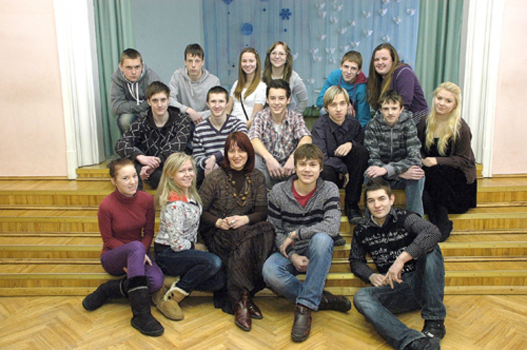 Bauskas pilsētas pamatskolas 9.a klasē mācās: Kintija Ābele, Ralfs Aldis Augulis, Laura Birģele, Ingus Bļinkovs, Arvis Brazuļs, Bruno Briedis, Agita Kairone, Artis Ķerpis, Elīna Ķisele, Kaspars Mākulēns, Ronalds Ritenbergs, Aigars Šķiliņš, Dāvis Šneiders-Zegners, Edgars Teplovs, Liene Veršinska, Ance Žubēre un audzinātāja Daiga Sējēja.
Autors: Ivars Bogdanovs