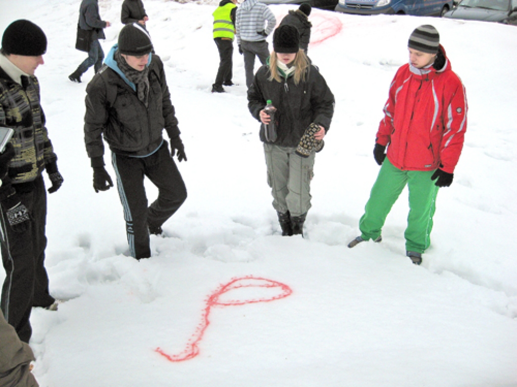 Komandas sniegā zīmēja sacensību logo.
Autors: no «Jaunatne smaidam» arhīva.