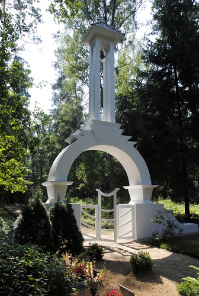 Plūdoņa kapu vārtu atjaunošana Ceraukstes pagastā arī bija pērn atbalstīto 12 projektu vidū. 
Autors: No laikraksta «Bauskas Dzīve» arhīva.