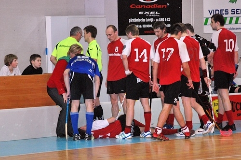 Mūsu florbolisti sagādāja pārsteigumu Latvijas Florbola virslīgas izslēgšanas spēlēs, 12. martā mājās uzvarot Cēsu «Lekrings» komandu ar 5:4. Tomēr izslēgšanas spēļu otrajā kārtā pēc četrām spēlēm FK «Bauska» piekāpās Cēsu «Lekringam»....
Autors: Uldis Varnevičs