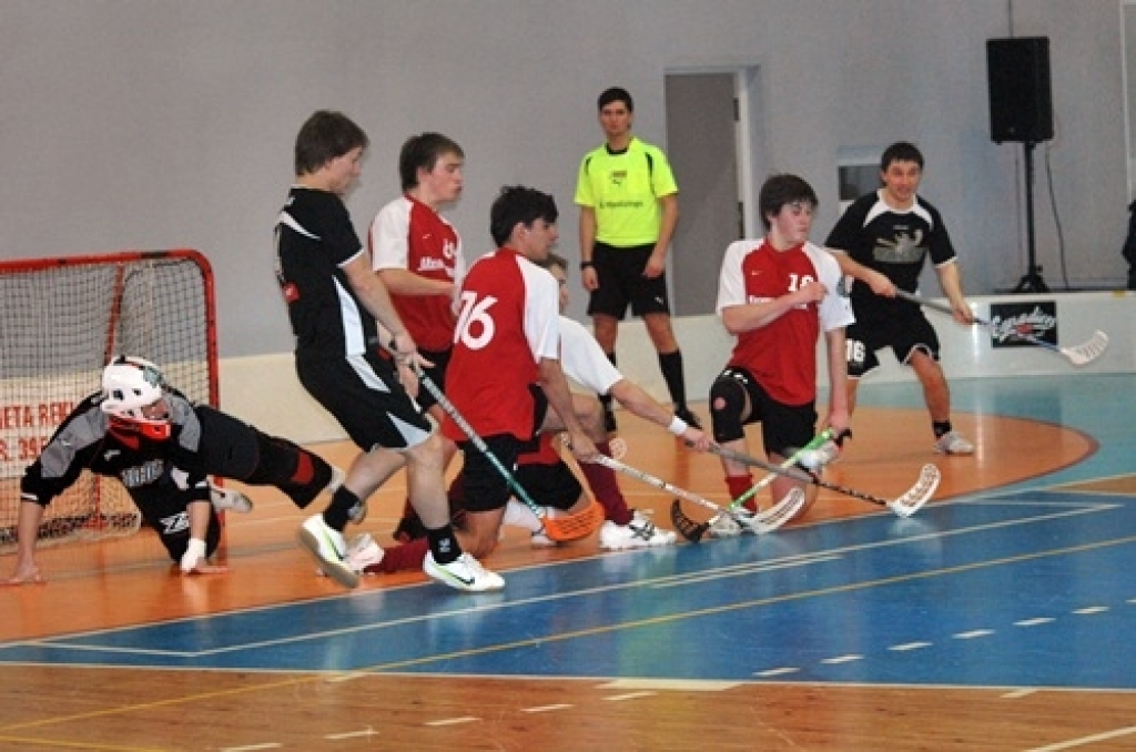 FK «Bauska» florbolisti 2. martā Talsos pēdējās minūtēs atguva divus vārtus un papildlaikā uzvarēja «Talsi/Triobet» komandu ar rezultātu 5:4. Baušķenieku uzvara ļāva FK «Bauska» noslēgt izslēgšanas spēļu sēriju savā labā ar 3:2. Tagad...
Autors: Uldis Varnevičs