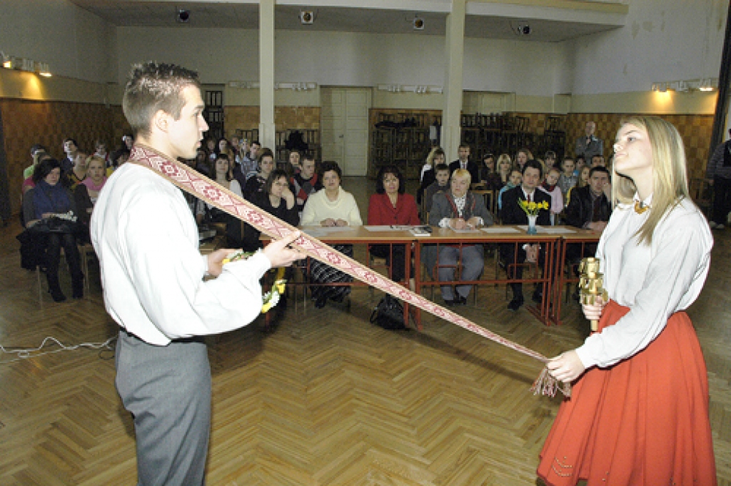 Pirmie savu priekšnesumu žūrijas vērtējumam nodeva Bauskas 1. vidusskolas audzēkņi Anda Štāle un Kristaps Skurba.