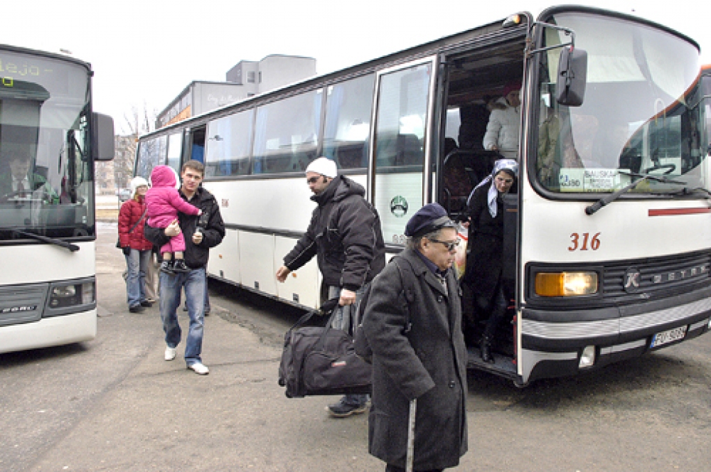 Daudzi autobusi no laukiem rīt, 24. martā, Bauskas autoostā nepienāks. Pasažieru pārvadātāji rīko vienas dienas protesta akciju, rādot situāciju, kāda var iestāties, ja valsts turpinās samazināt dotācijas.