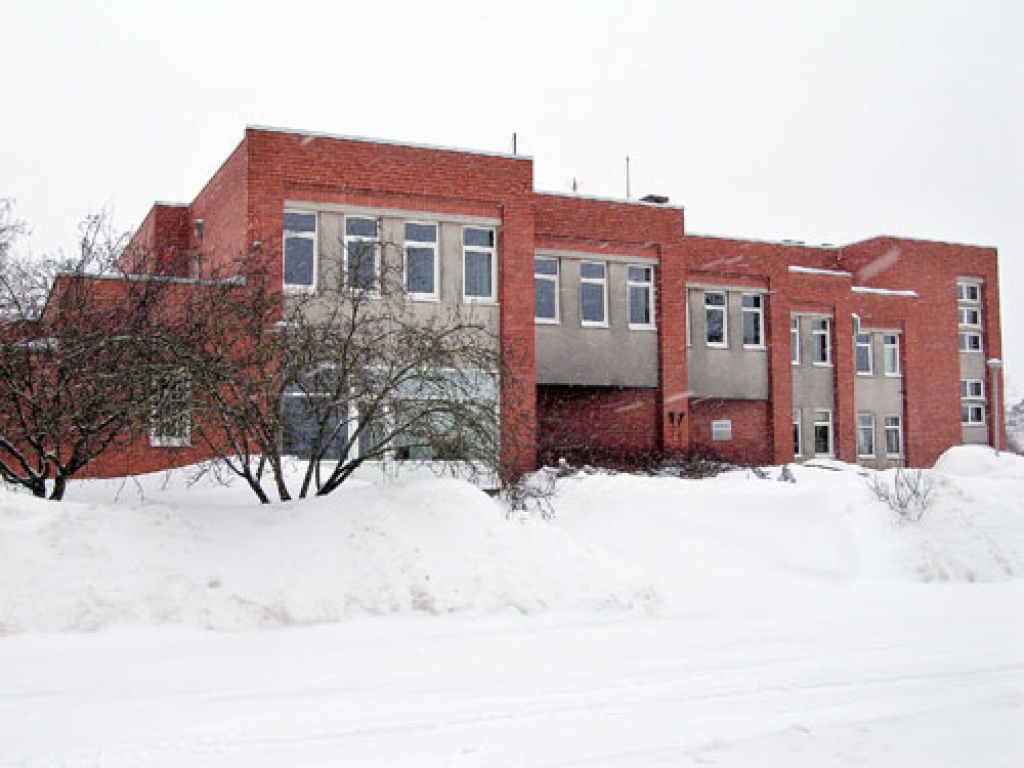 Padomju laikā speciāli poliklīnikai celtā Iecavas veselības centra ēku gaida nopietna atjaunošana un labiekārtošana.