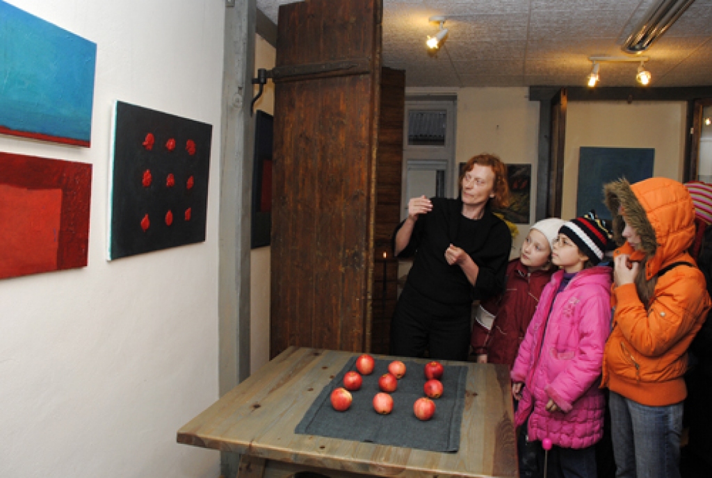 Ainas Putniņas gleznas bijušas izstādītas arī  Bauskā, salonā  