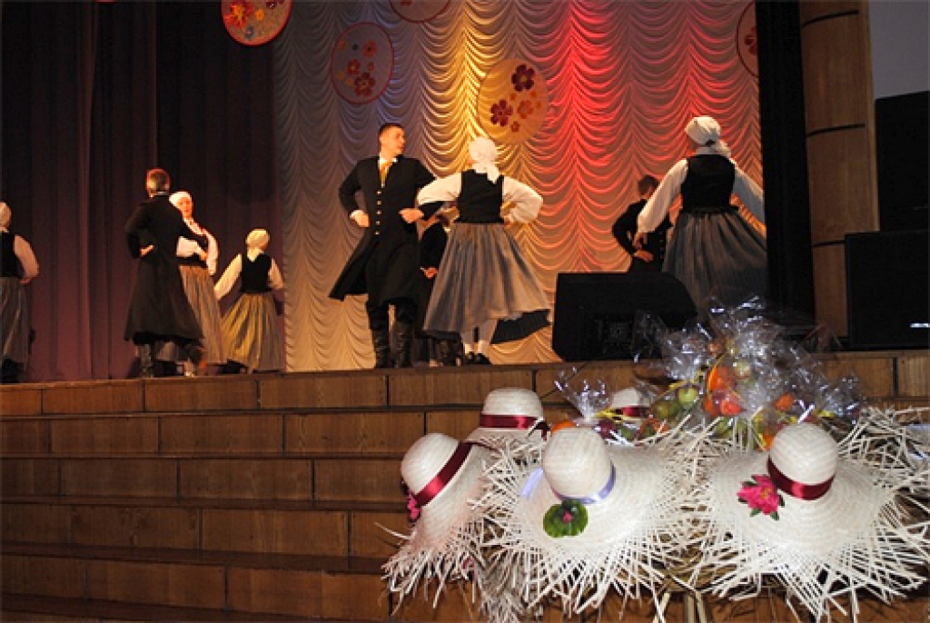 Dejotāji no VPDK «Iecava».
Autors: no A. Baltalksnes albuma